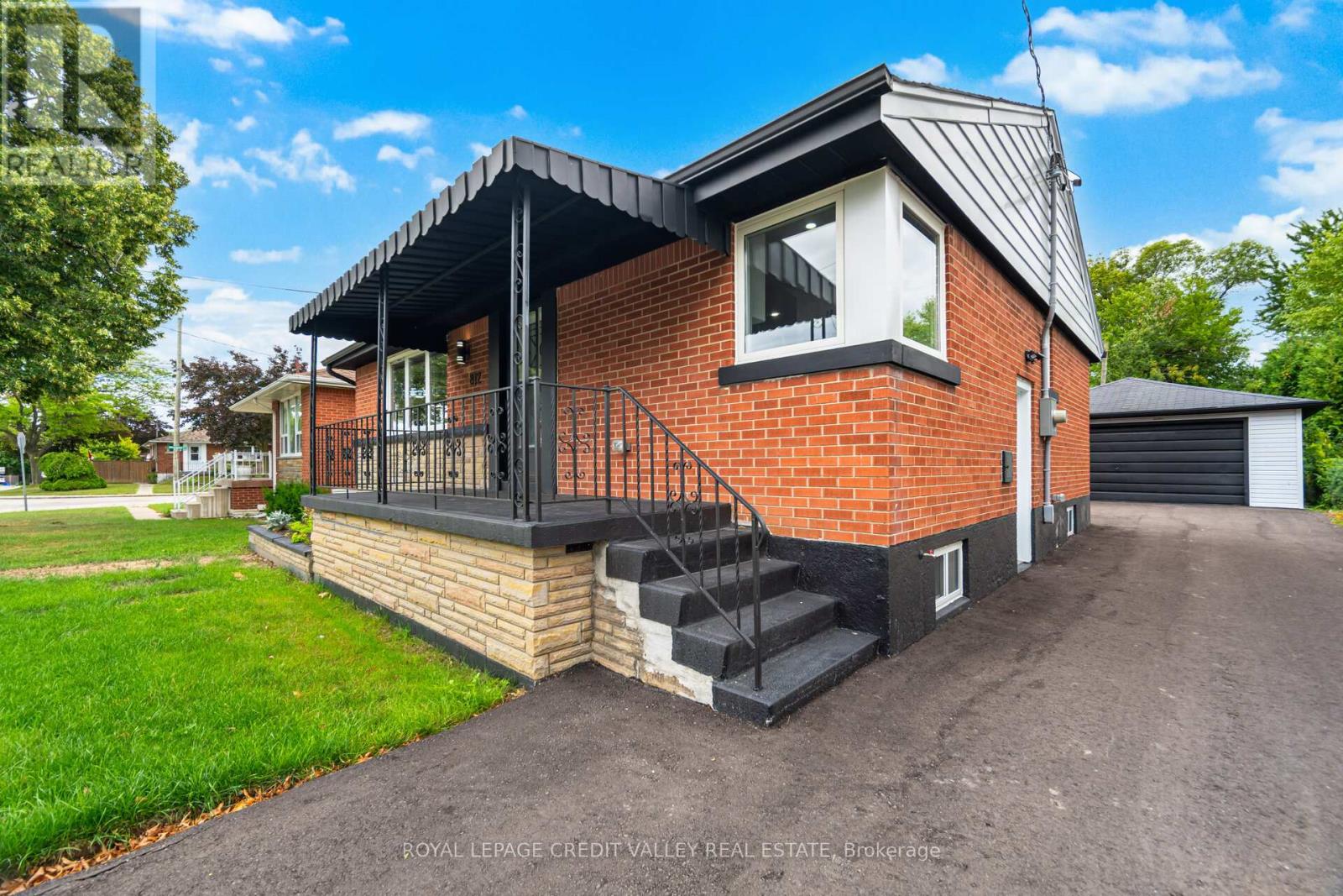 Photo 6 of Upper 812 Tenth Avenue, Hamilton ON