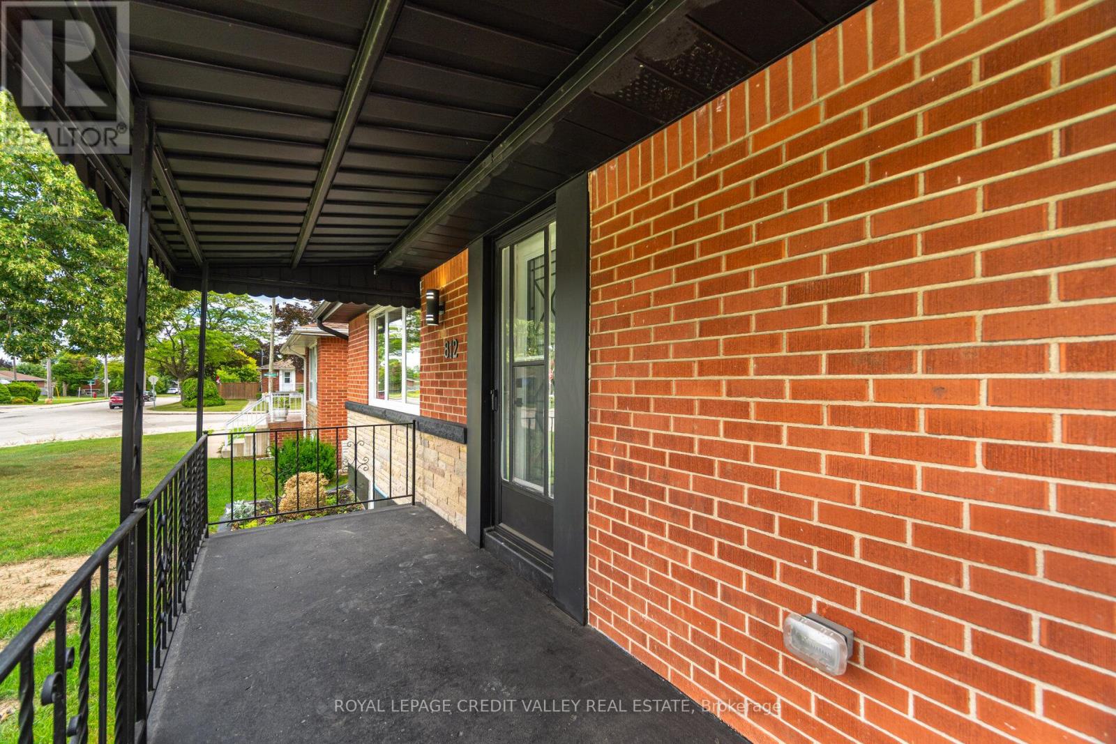 Photo 9 of Upper 812 Tenth Avenue, Hamilton ON