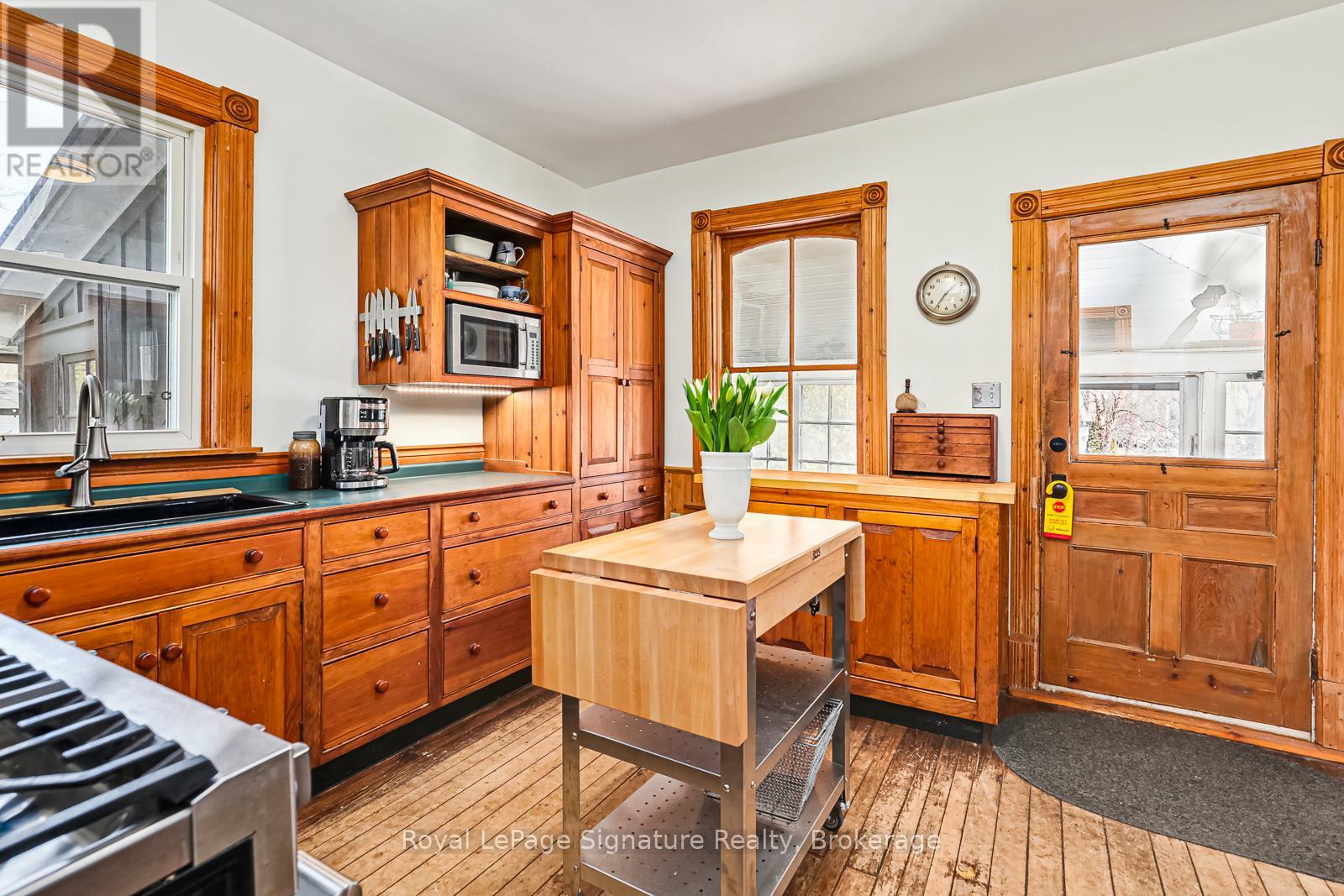 Photo 13 of 155 Clark Street, Blue Mountains ON