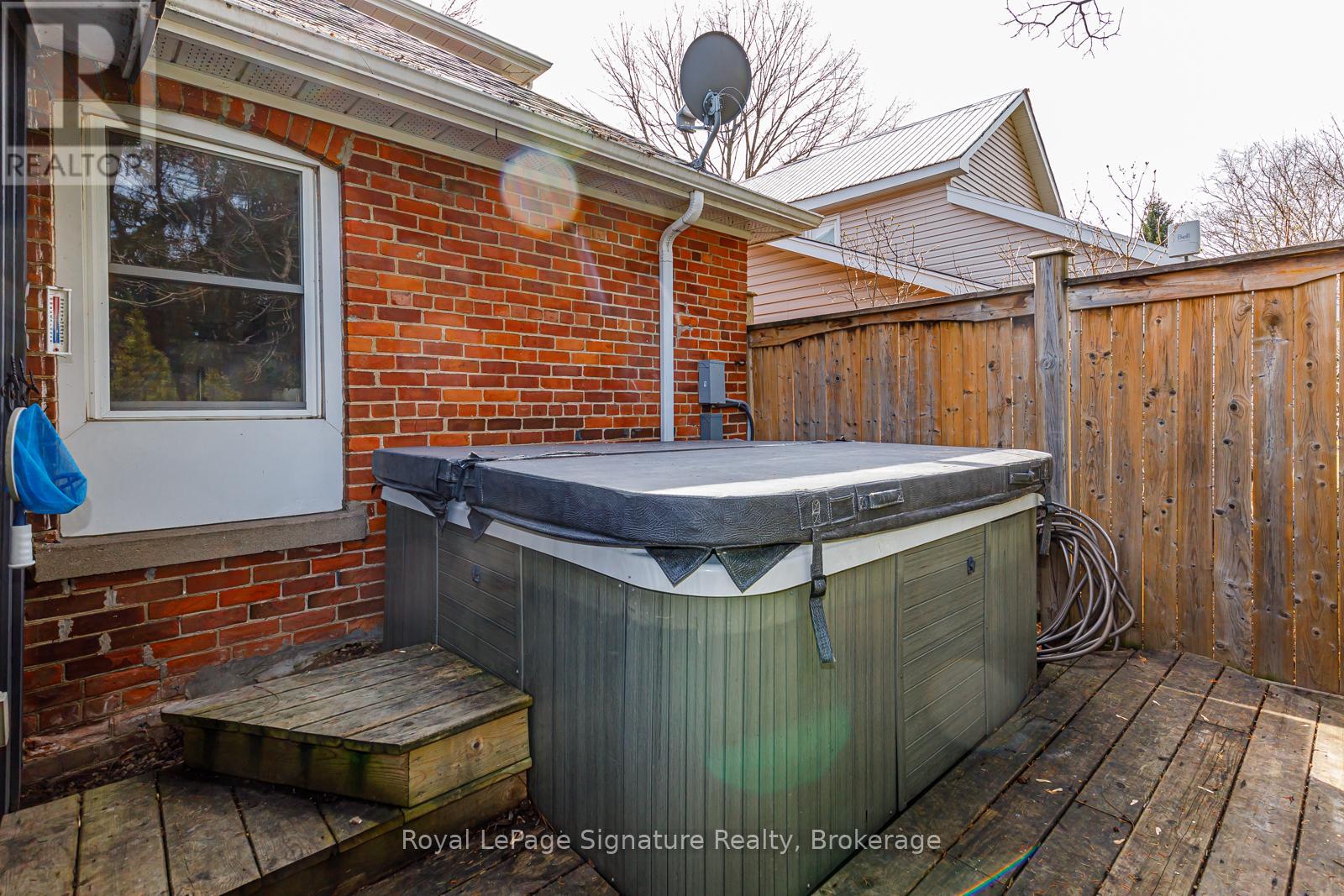 Photo 24 of 155 Clark Street, Blue Mountains ON