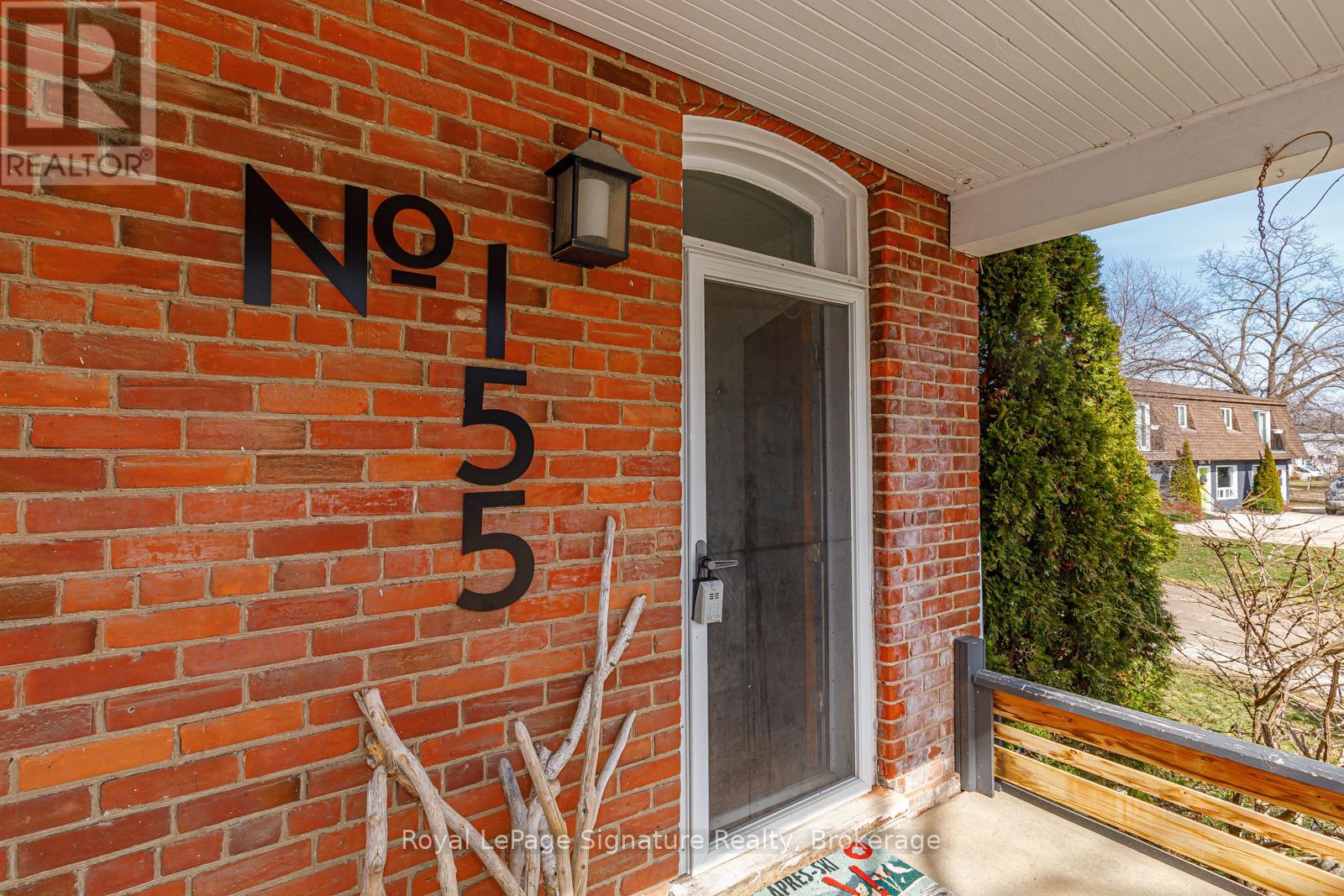 Photo 4 of 155 Clark Street, Blue Mountains ON