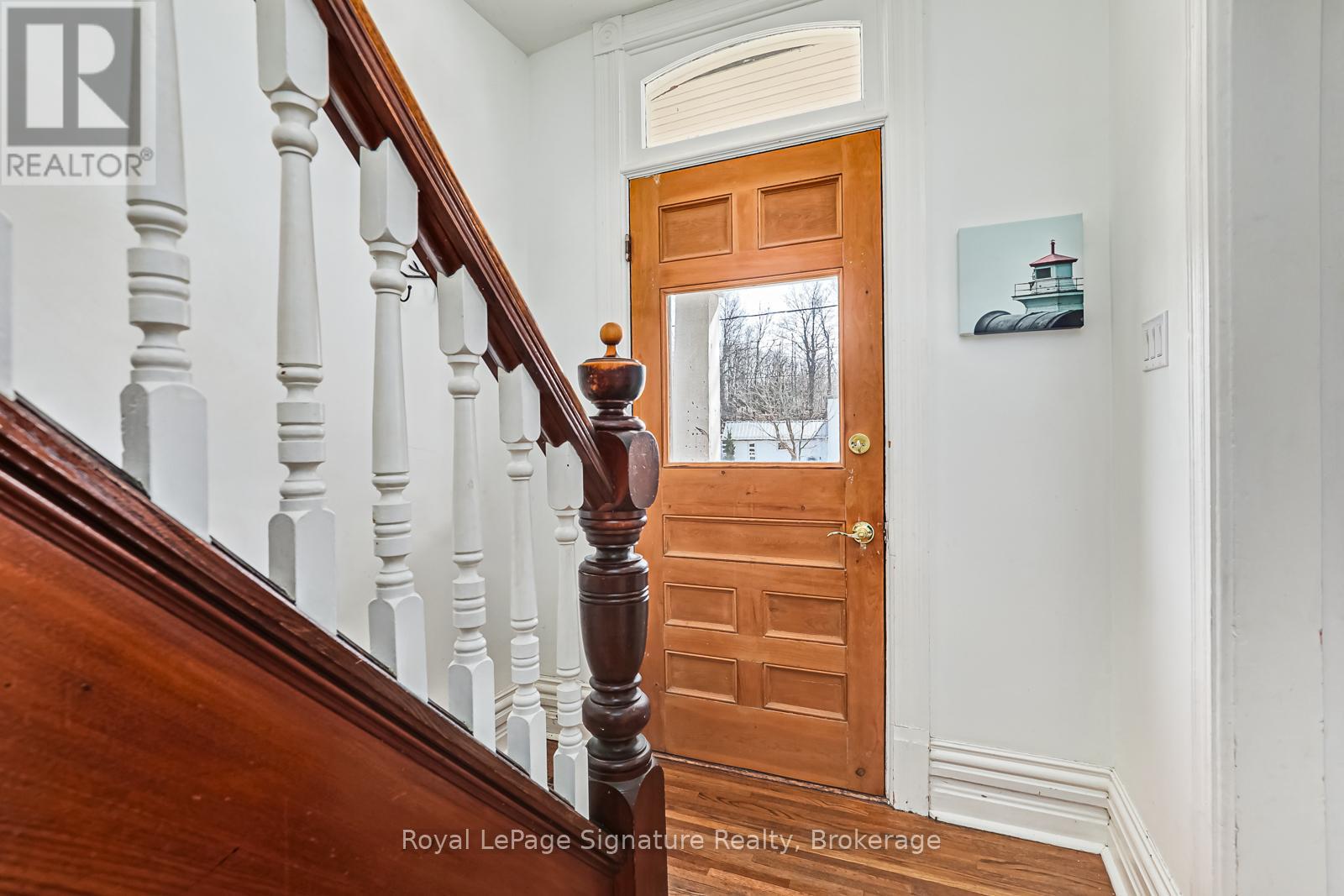 Photo 5 of 155 Clark Street, Blue Mountains ON