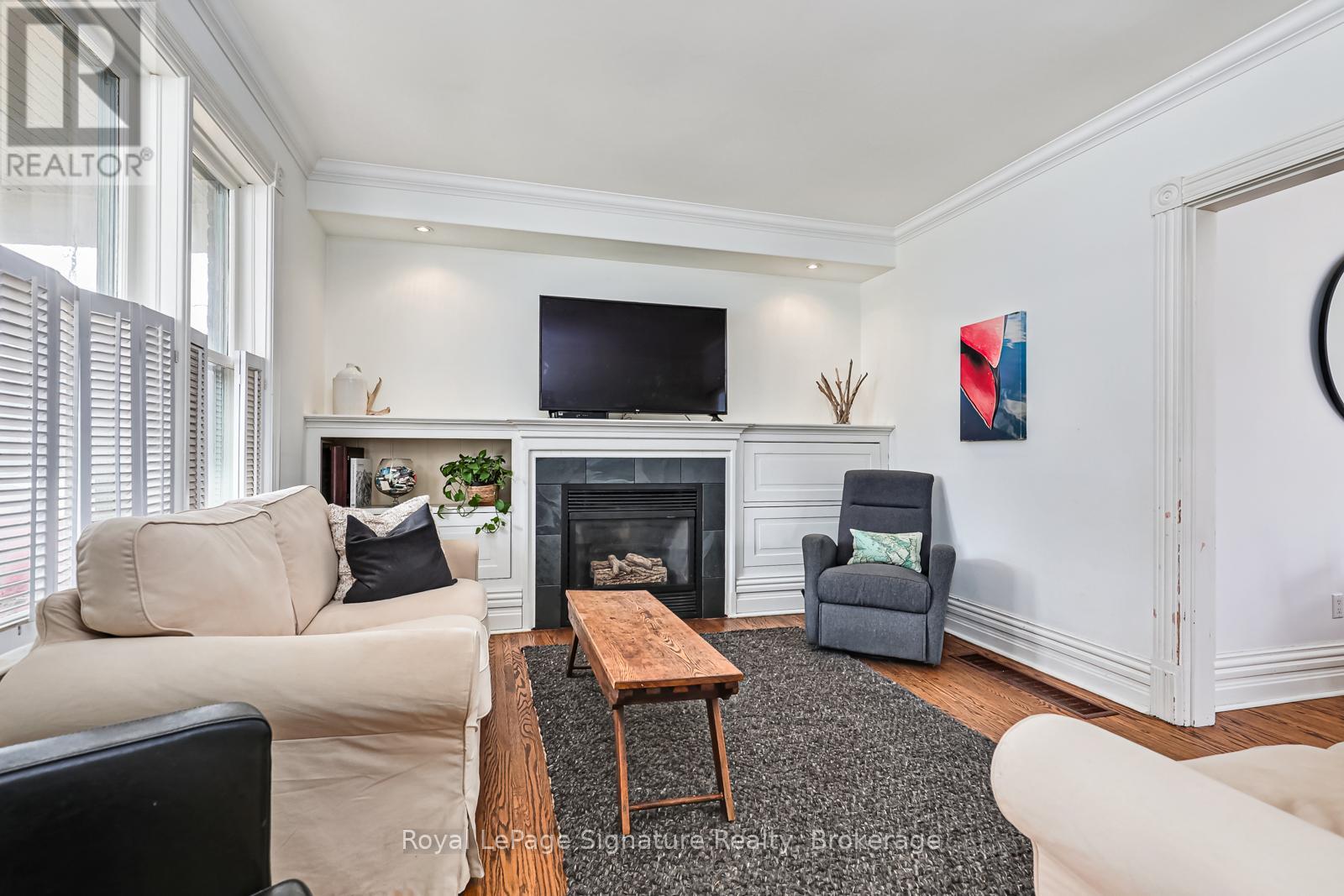 Photo 6 of 155 Clark Street, Blue Mountains ON