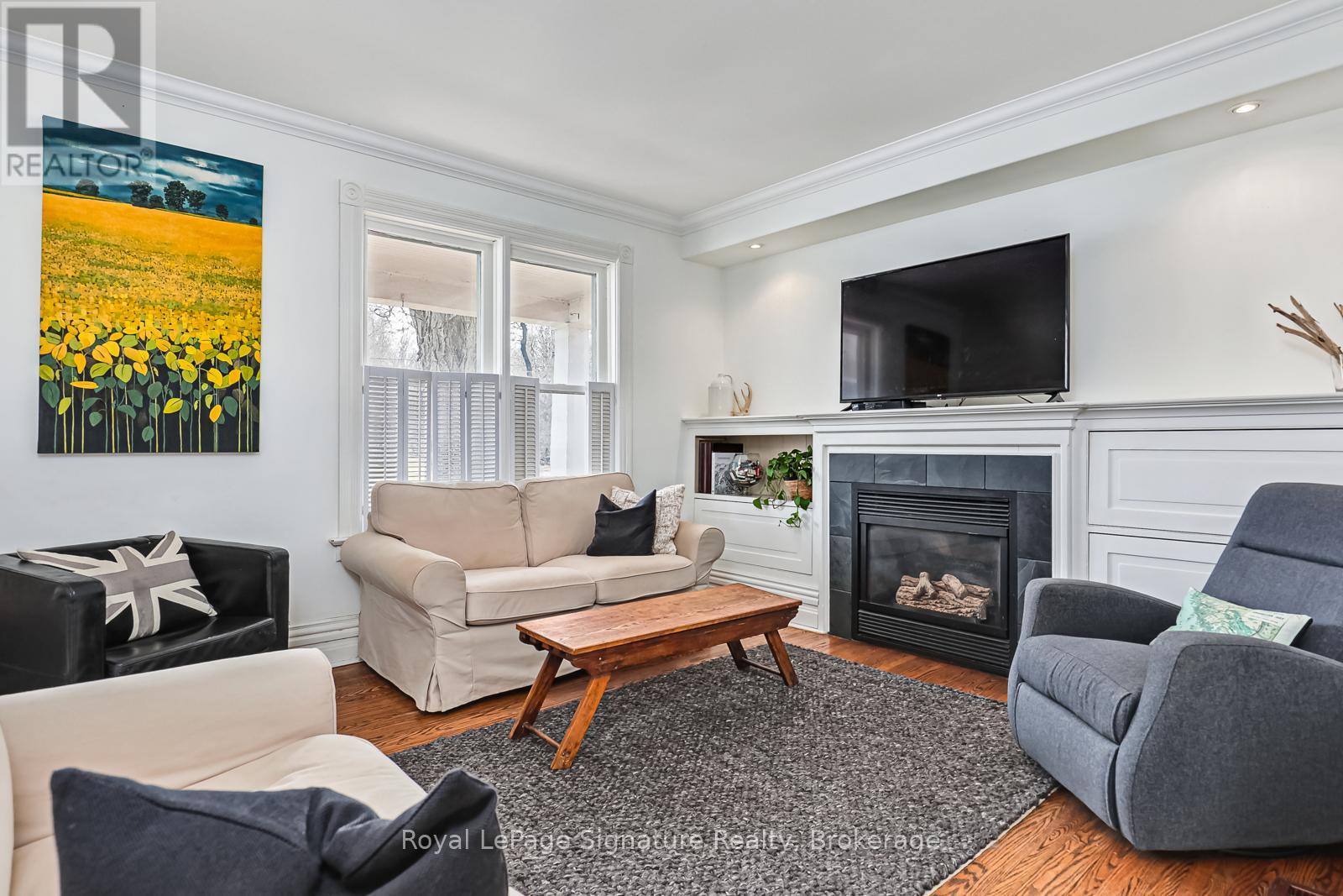 Photo 7 of 155 Clark Street, Blue Mountains ON