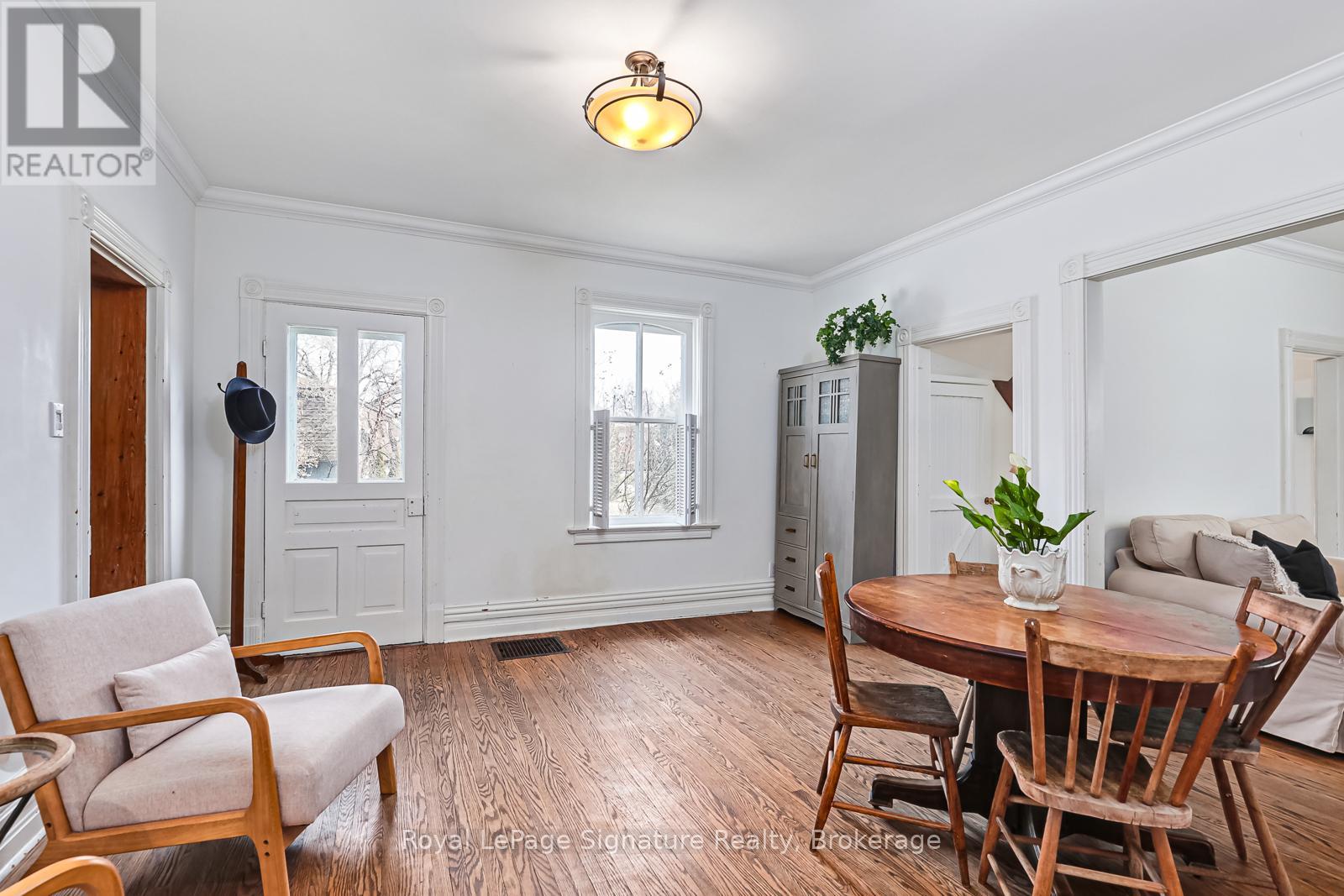 Photo 9 of 155 Clark Street, Blue Mountains ON