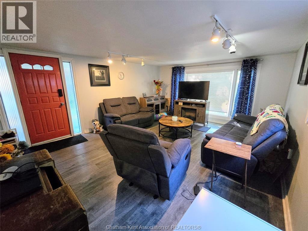 Photo 10 of 74 Sunnyside Avenue, Chatham ON