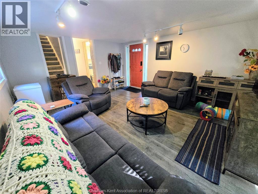 Photo 8 of 74 Sunnyside Avenue, Chatham ON