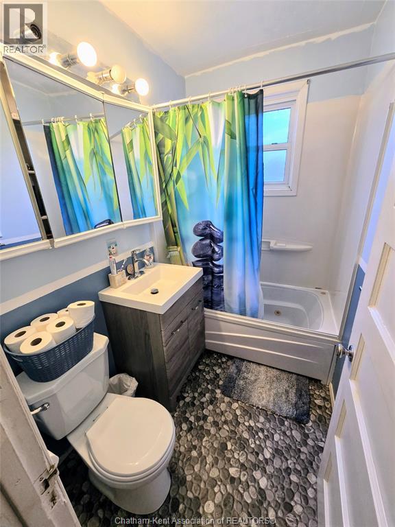 Photo 7 of 74 Sunnyside Avenue, Chatham ON