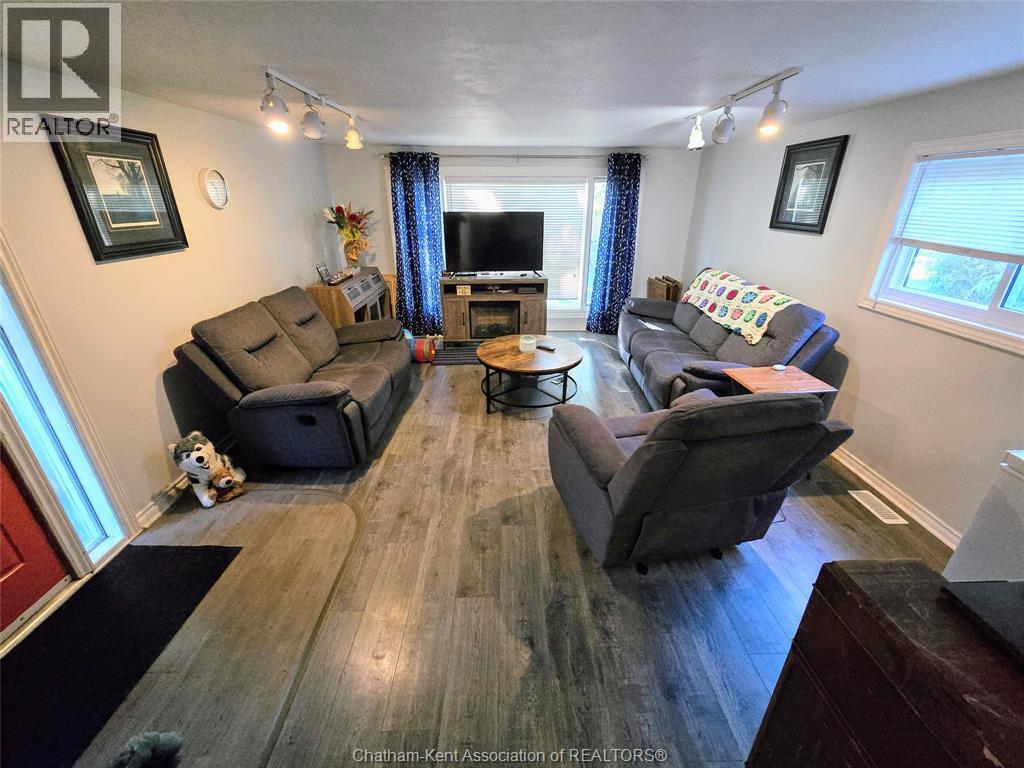 Photo 9 of 74 Sunnyside Avenue, Chatham ON