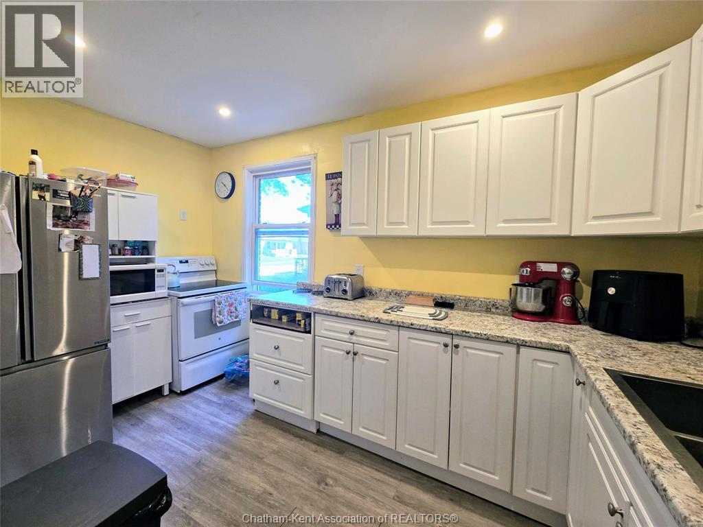 Photo 3 of 74 Sunnyside Avenue, Chatham ON