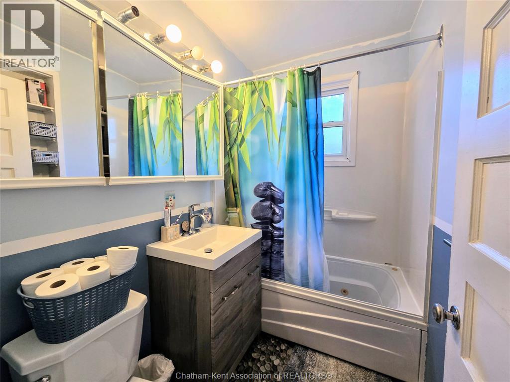 Photo 6 of 74 Sunnyside Avenue, Chatham ON