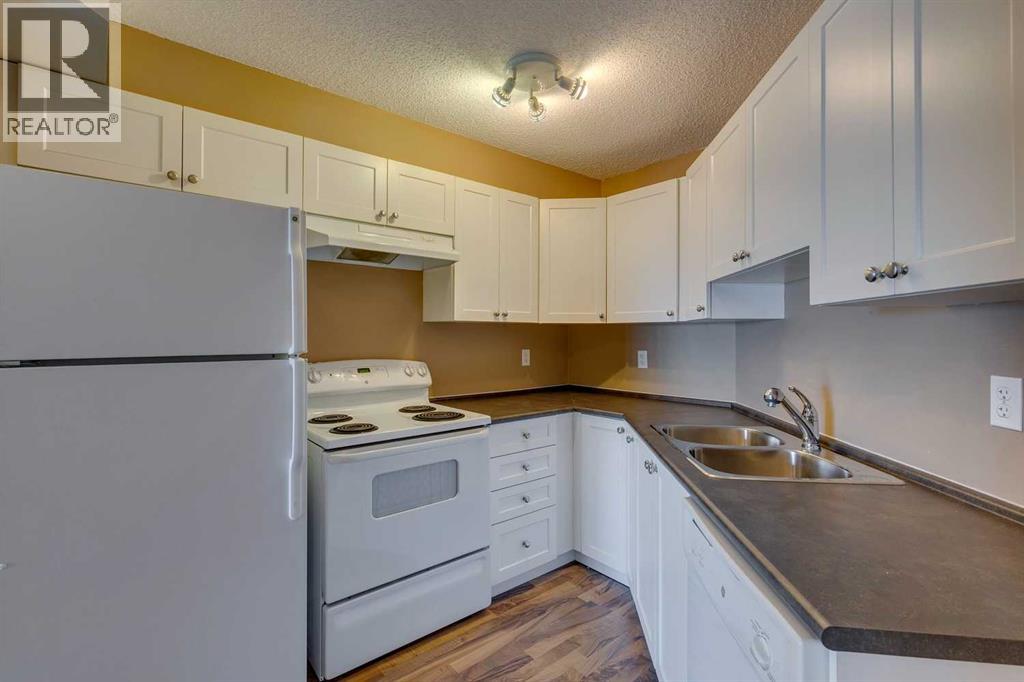 Photo 2 of 1413 60 Panatella Street Nw, Calgary AB
