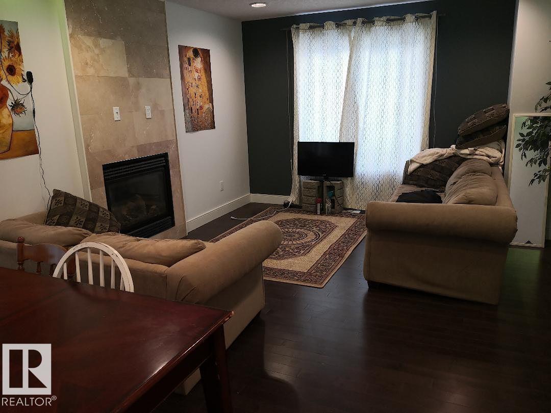 Photo 4 of 10922 81 Av Nw Nw, Edmonton AB