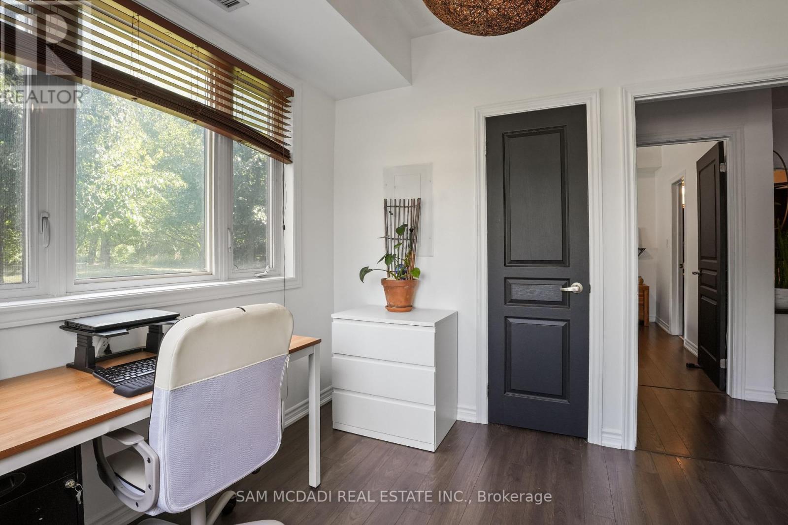 Photo 15 of 131 570 Lolita Gardens, Mississauga ON
