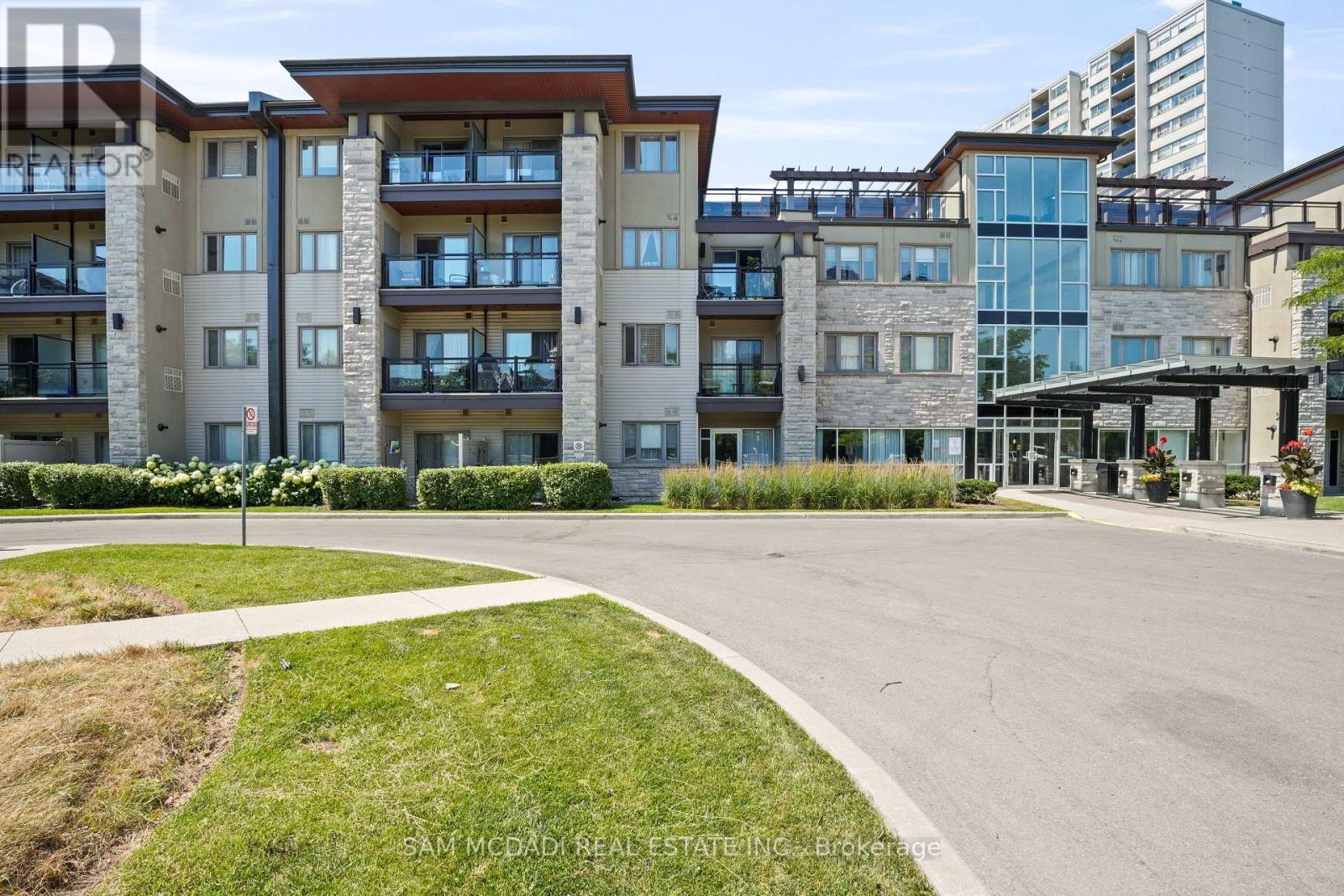 Photo 1 of 131 570 Lolita Gardens, Mississauga ON