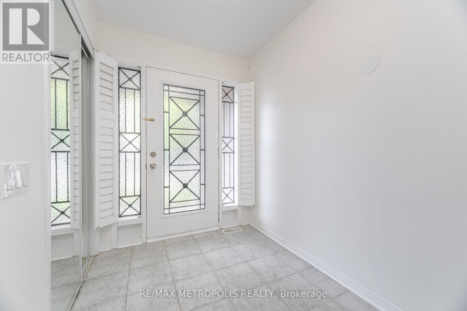 Photo 4 of 104 Stagecoach Circle, Toronto ON
