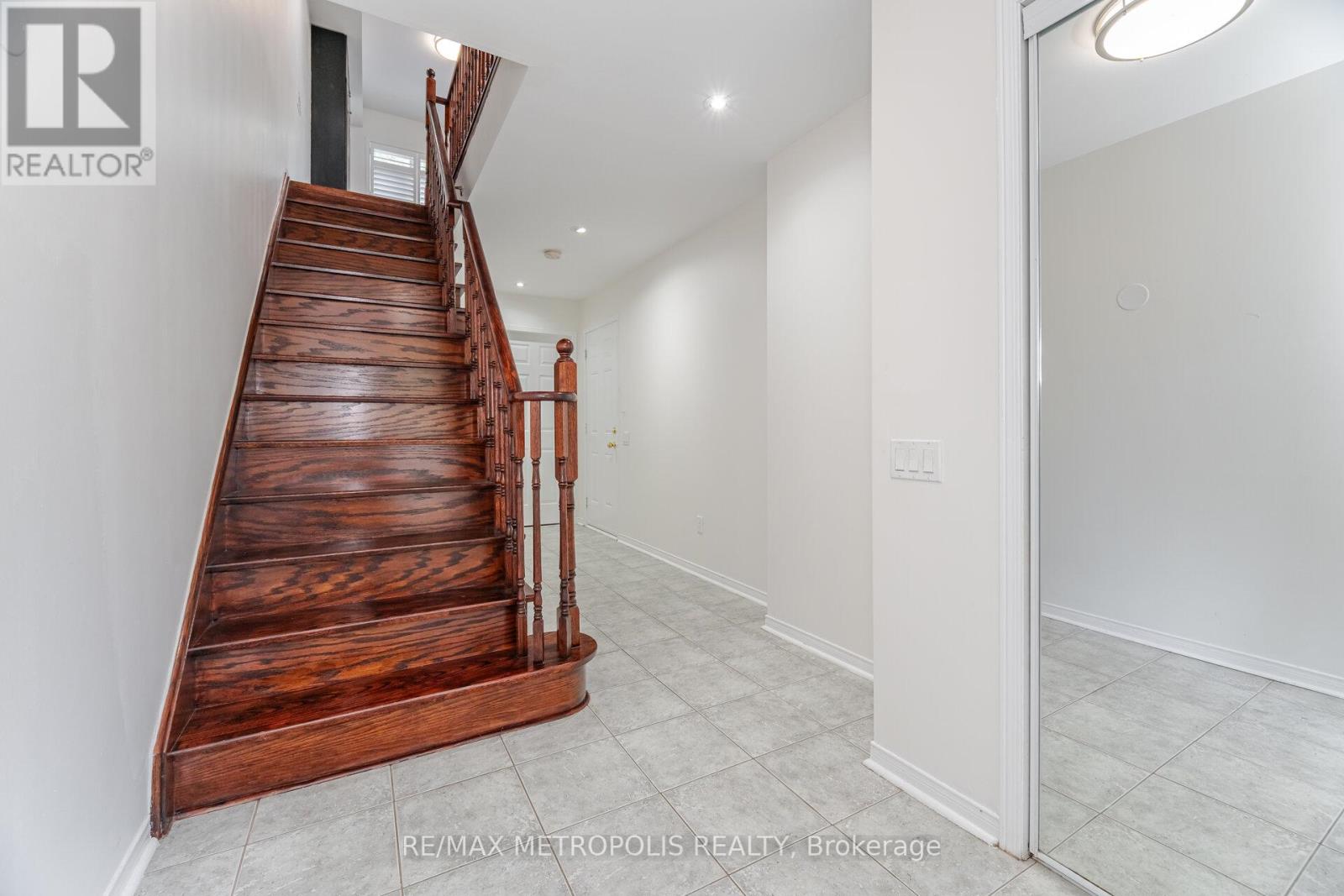 Photo 5 of 104 Stagecoach Circle, Toronto ON