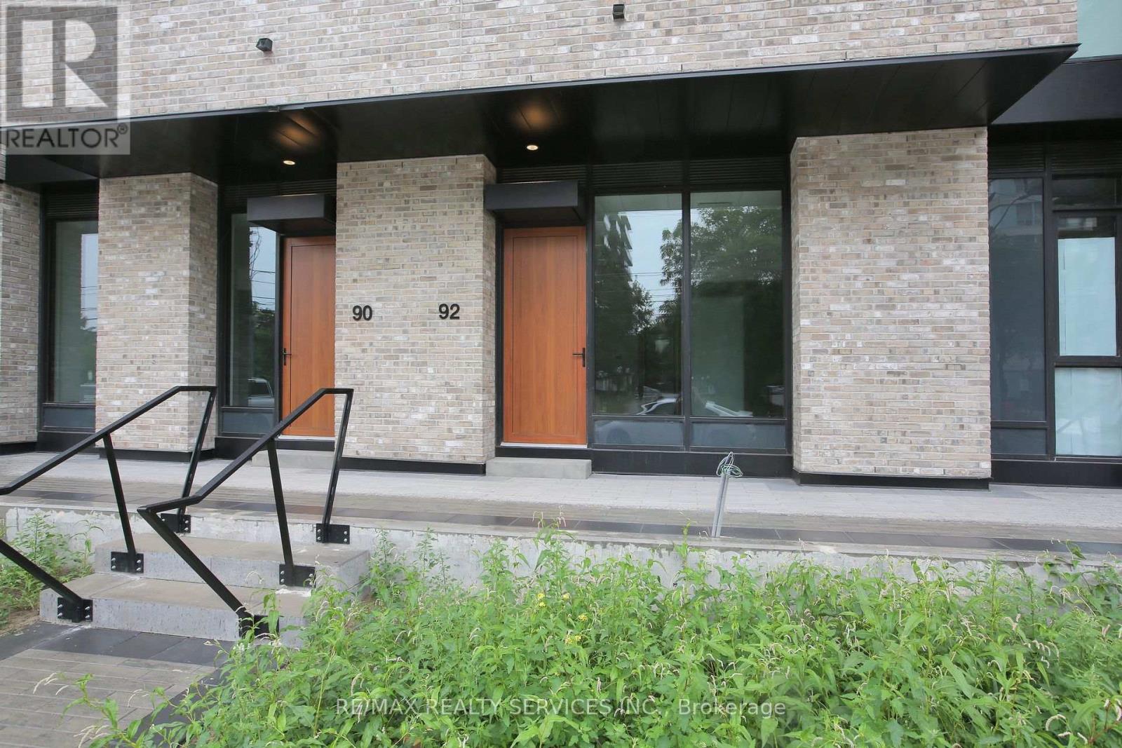 Photo 1 of 92 Agnes Street, Mississauga ON