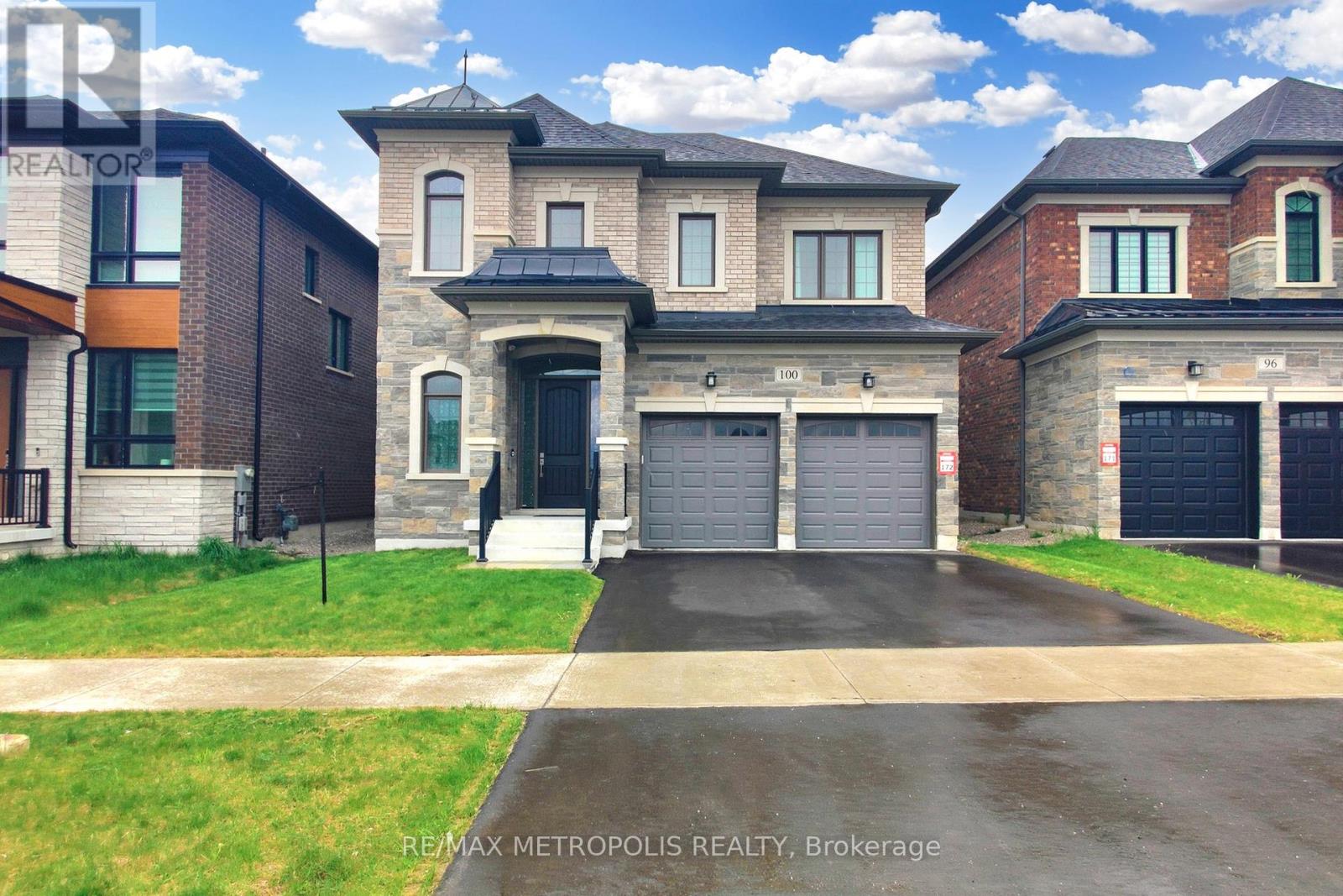 Photo 1 of 100 Ballantyne Boulevard, Vaughan ON