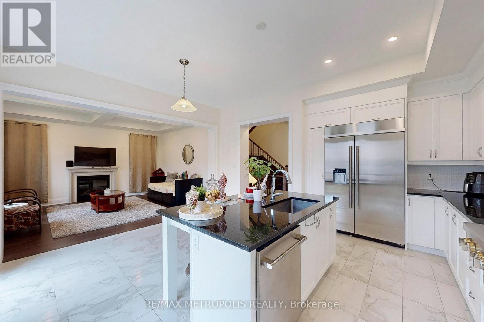Photo 11 of 100 Ballantyne Boulevard, Vaughan ON