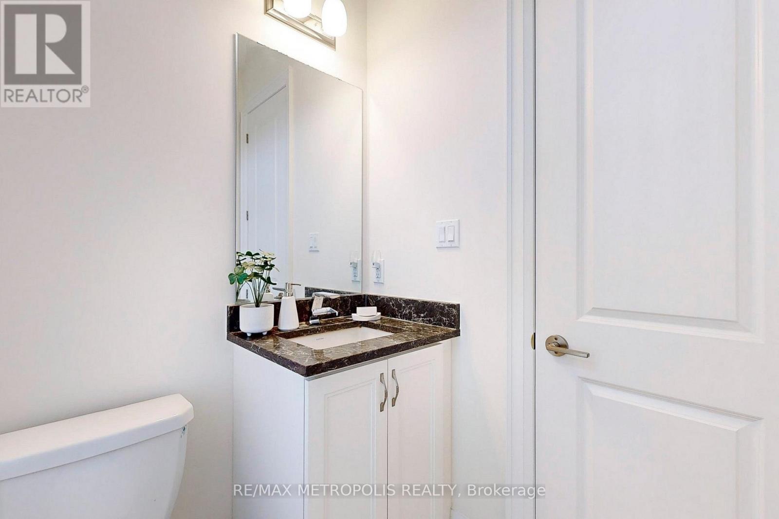 Photo 13 of 100 Ballantyne Boulevard, Vaughan ON