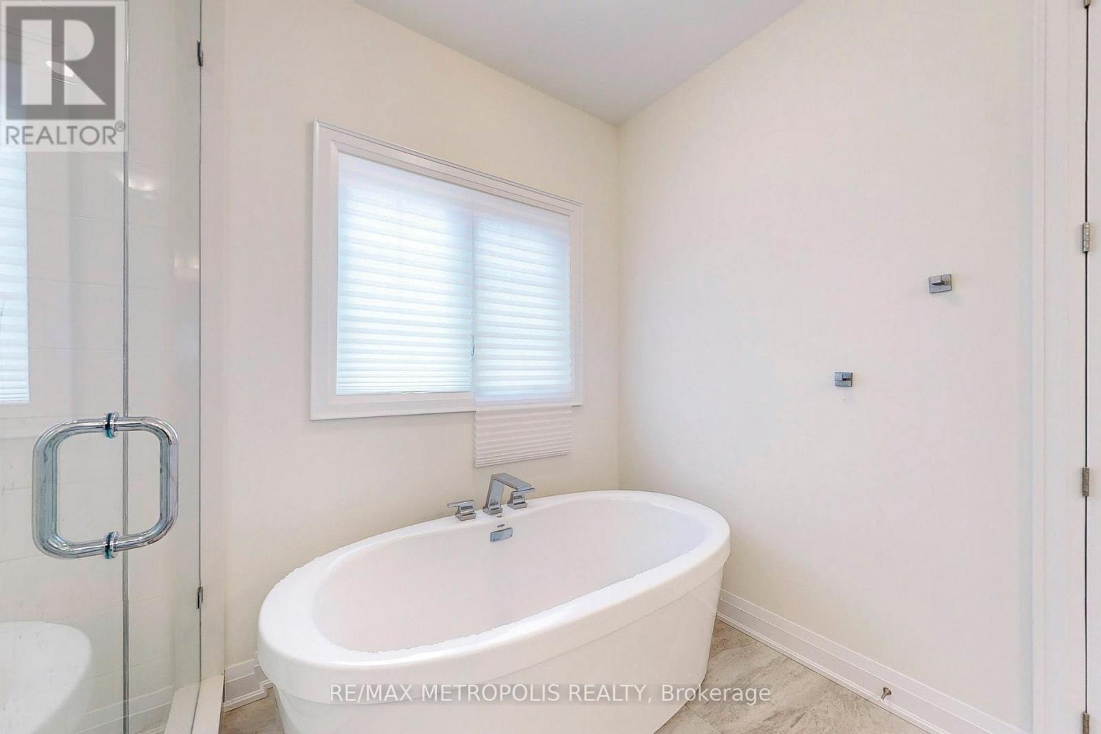 Photo 24 of 100 Ballantyne Boulevard, Vaughan ON