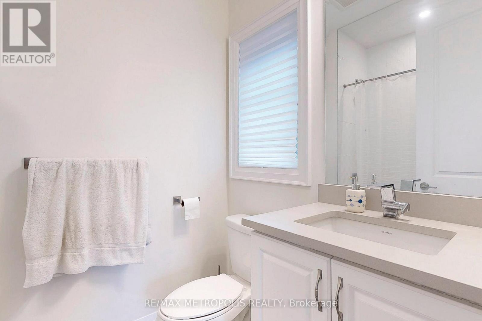 Photo 31 of 100 Ballantyne Boulevard, Vaughan ON