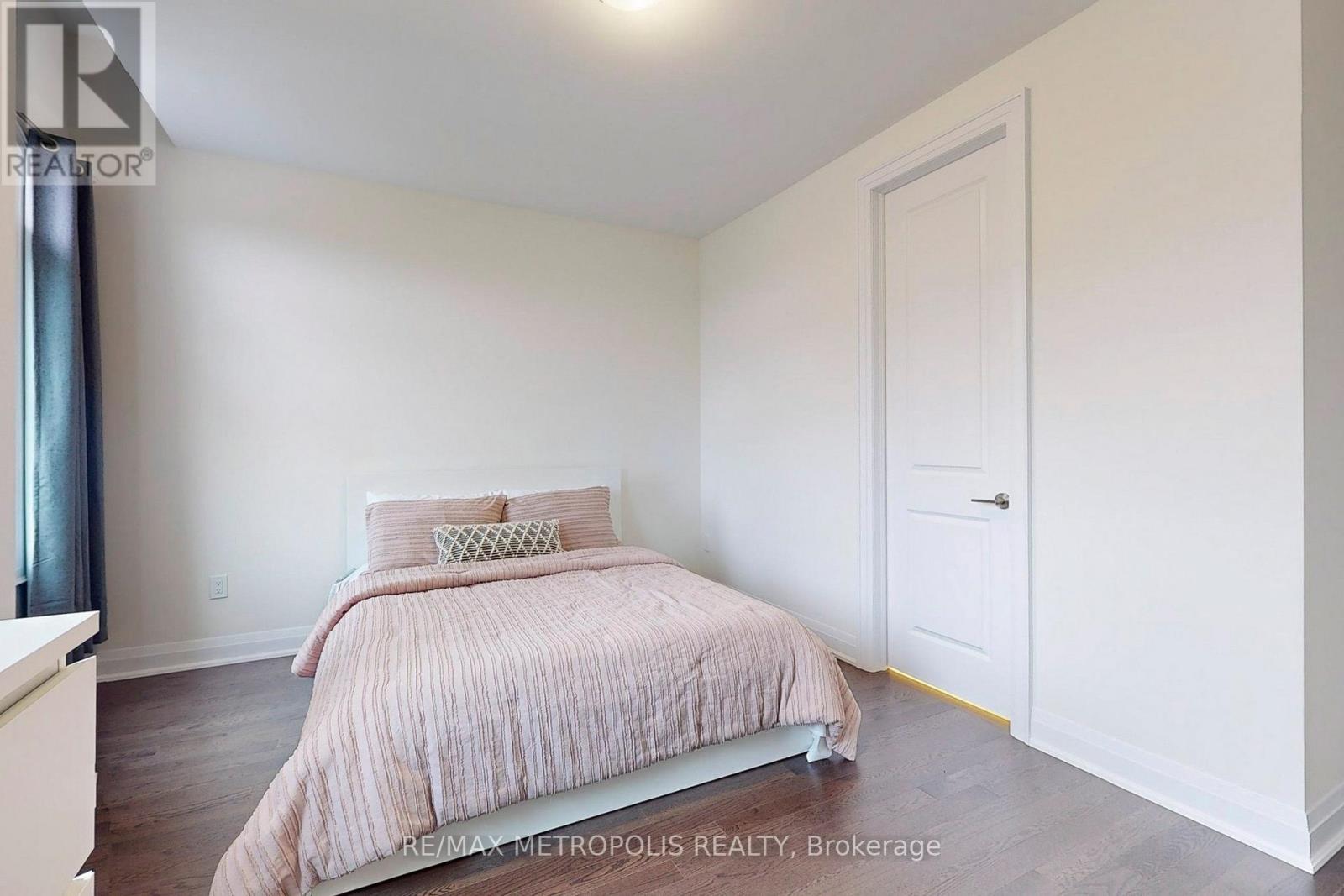Photo 34 of 100 Ballantyne Boulevard, Vaughan ON