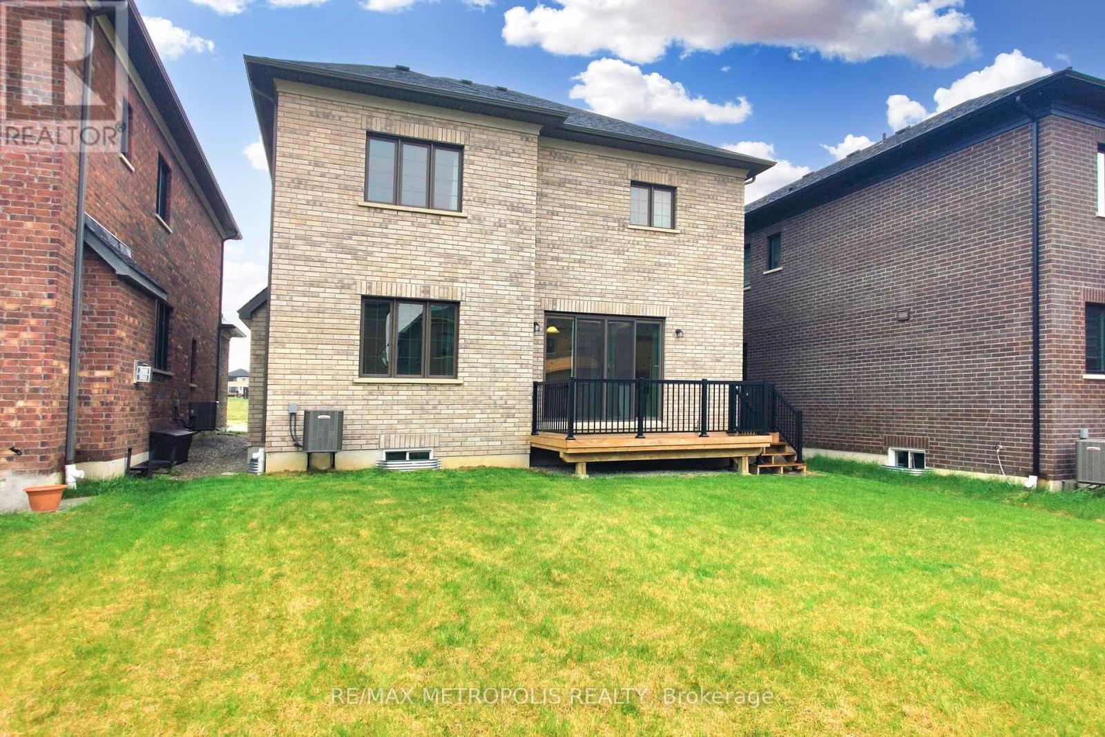 Photo 38 of 100 Ballantyne Boulevard, Vaughan ON