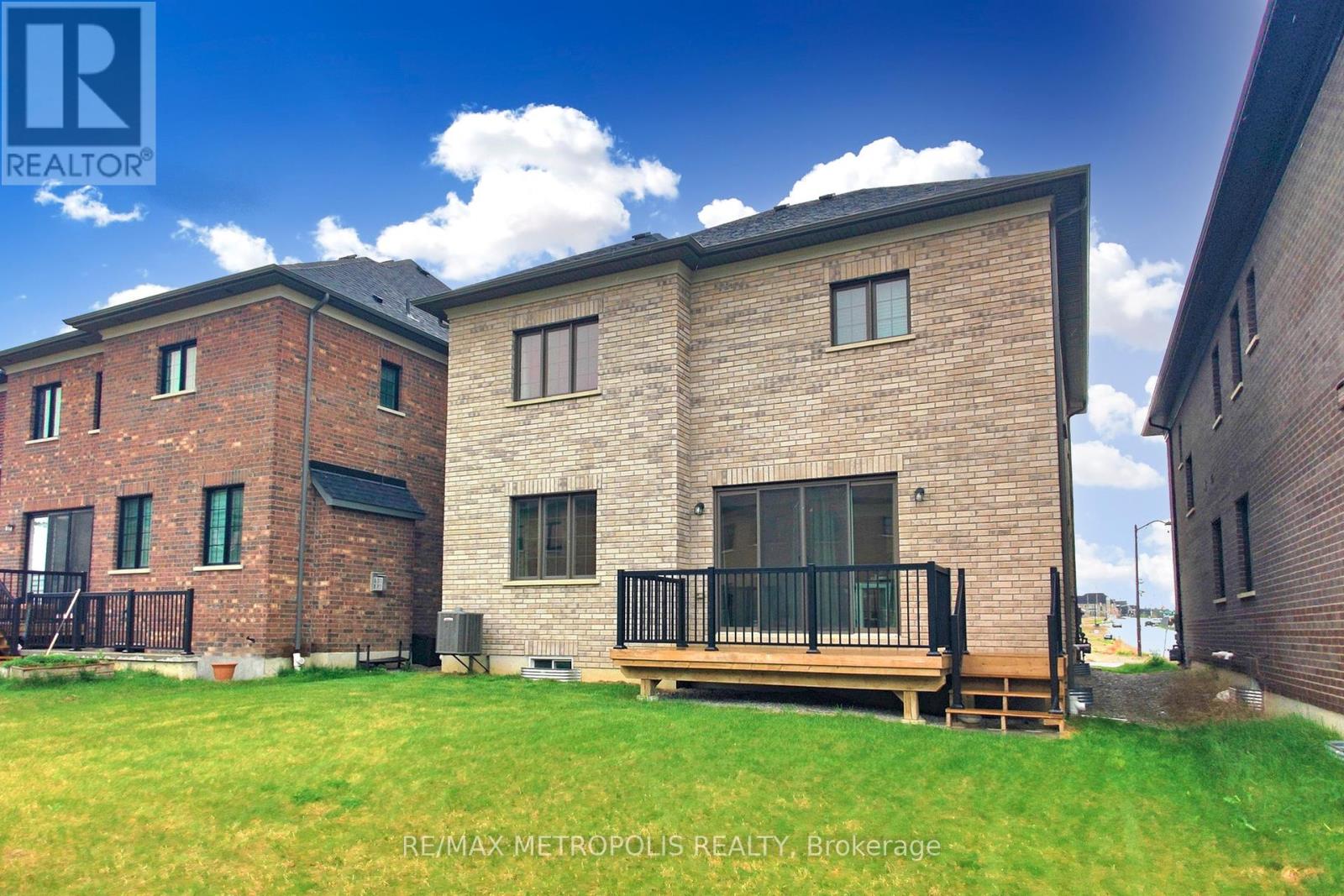 Photo 39 of 100 Ballantyne Boulevard, Vaughan ON