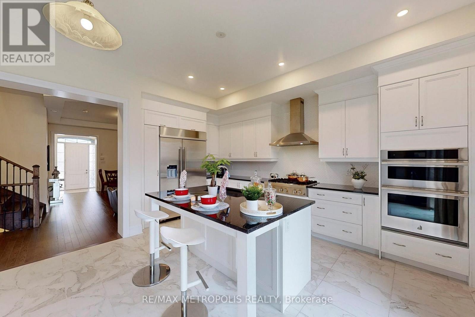 Photo 9 of 100 Ballantyne Boulevard, Vaughan ON