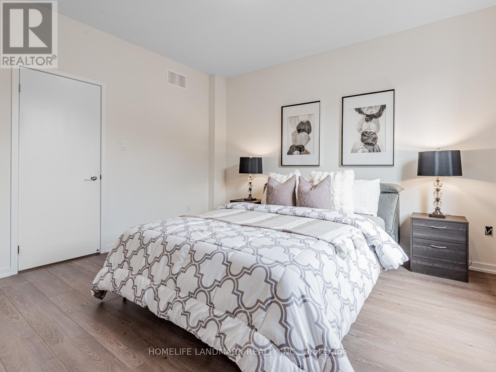 Photo 19 of 25 Origin Way, Vaughan ON