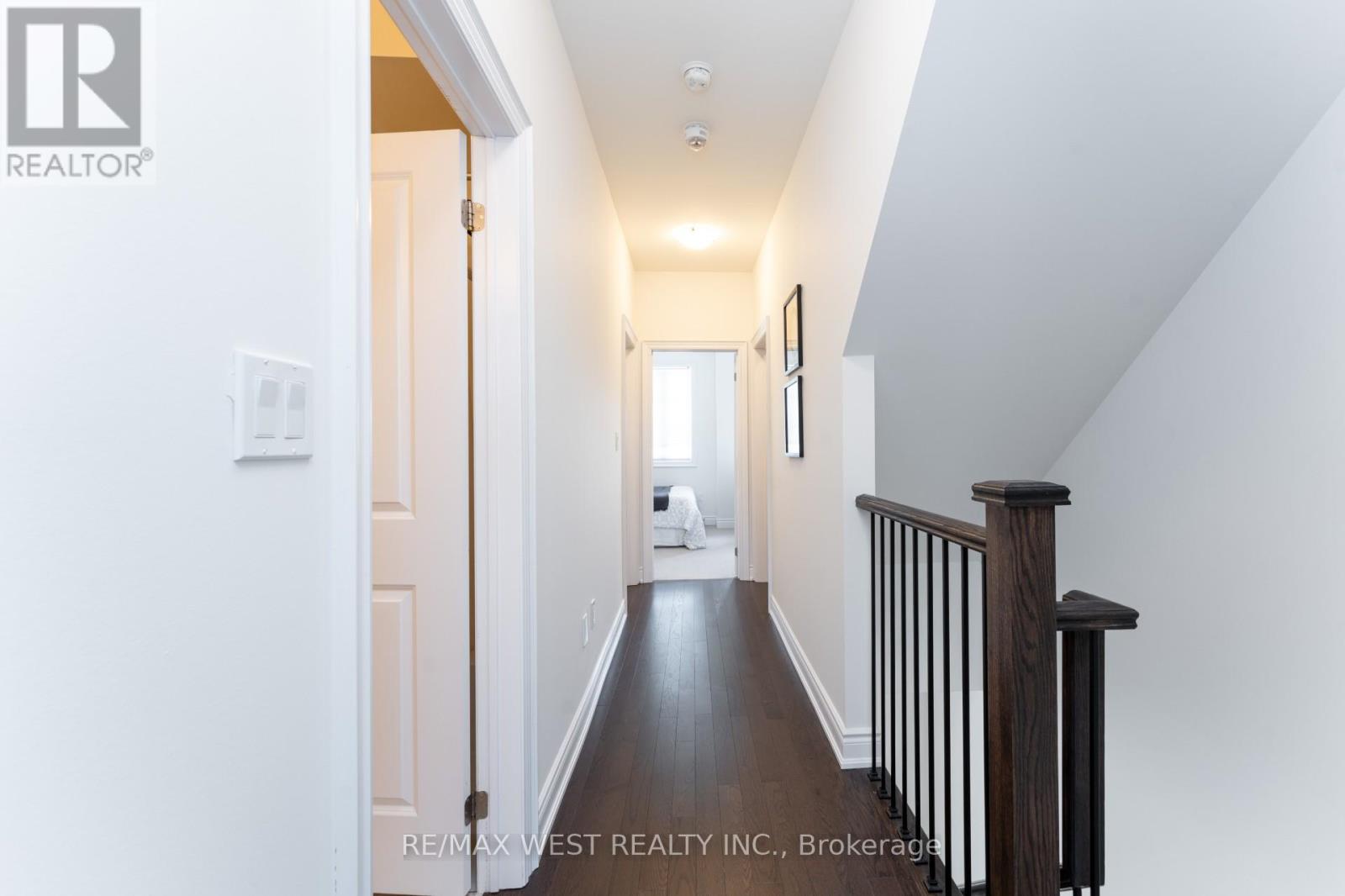 Photo 13 of 19 2172 Trafalgar Road, Oakville ON