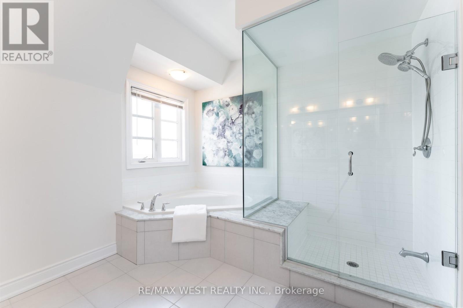 Photo 23 of 19 2172 Trafalgar Road, Oakville ON