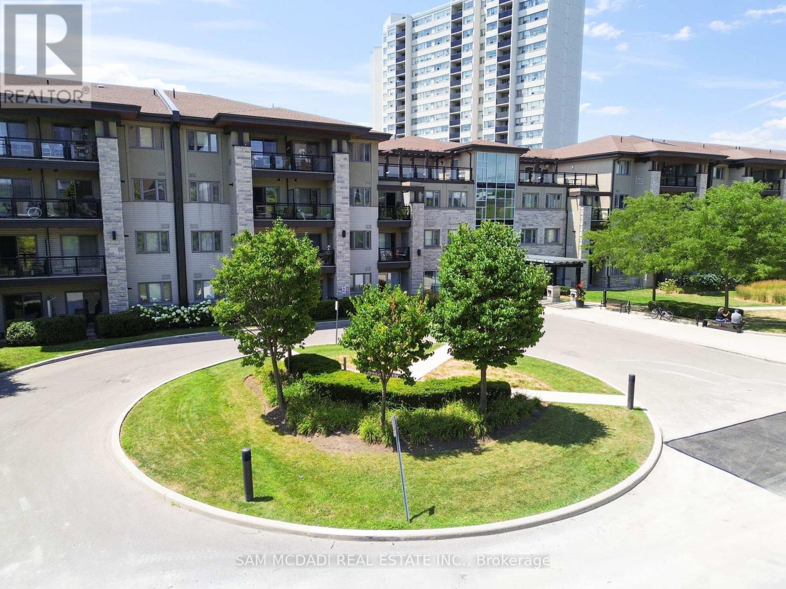 Photo 30 of 131 570 Lolita Gardens, Mississauga ON