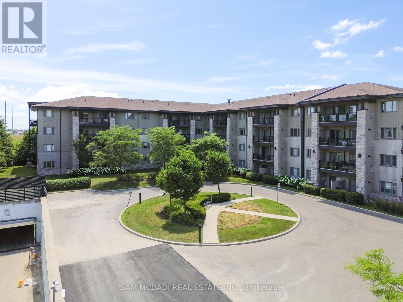 Photo 31 of 131 570 Lolita Gardens, Mississauga ON