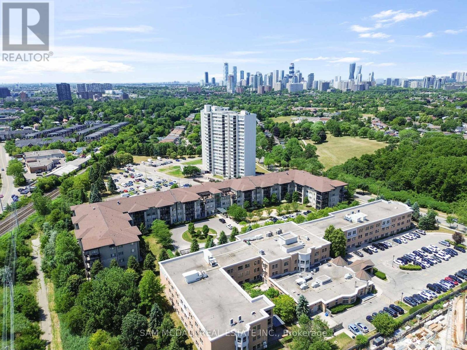 Photo 27 of 131 570 Lolita Gardens, Mississauga ON