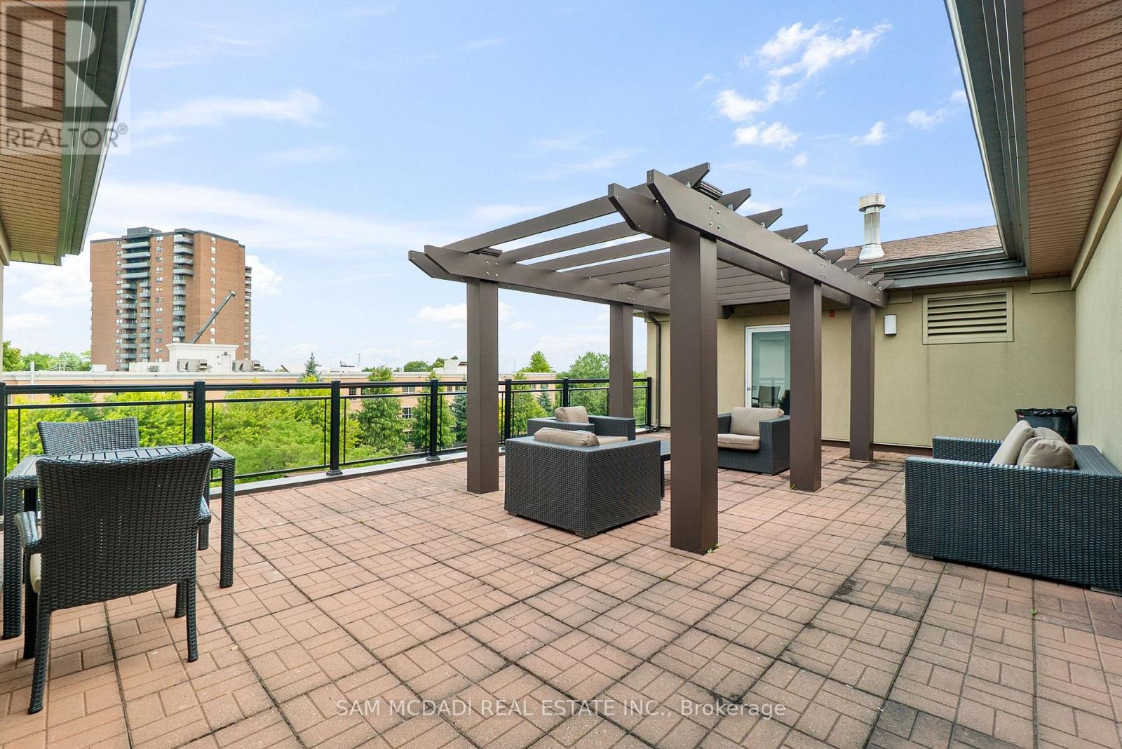 Photo 33 of 131 570 Lolita Gardens, Mississauga ON