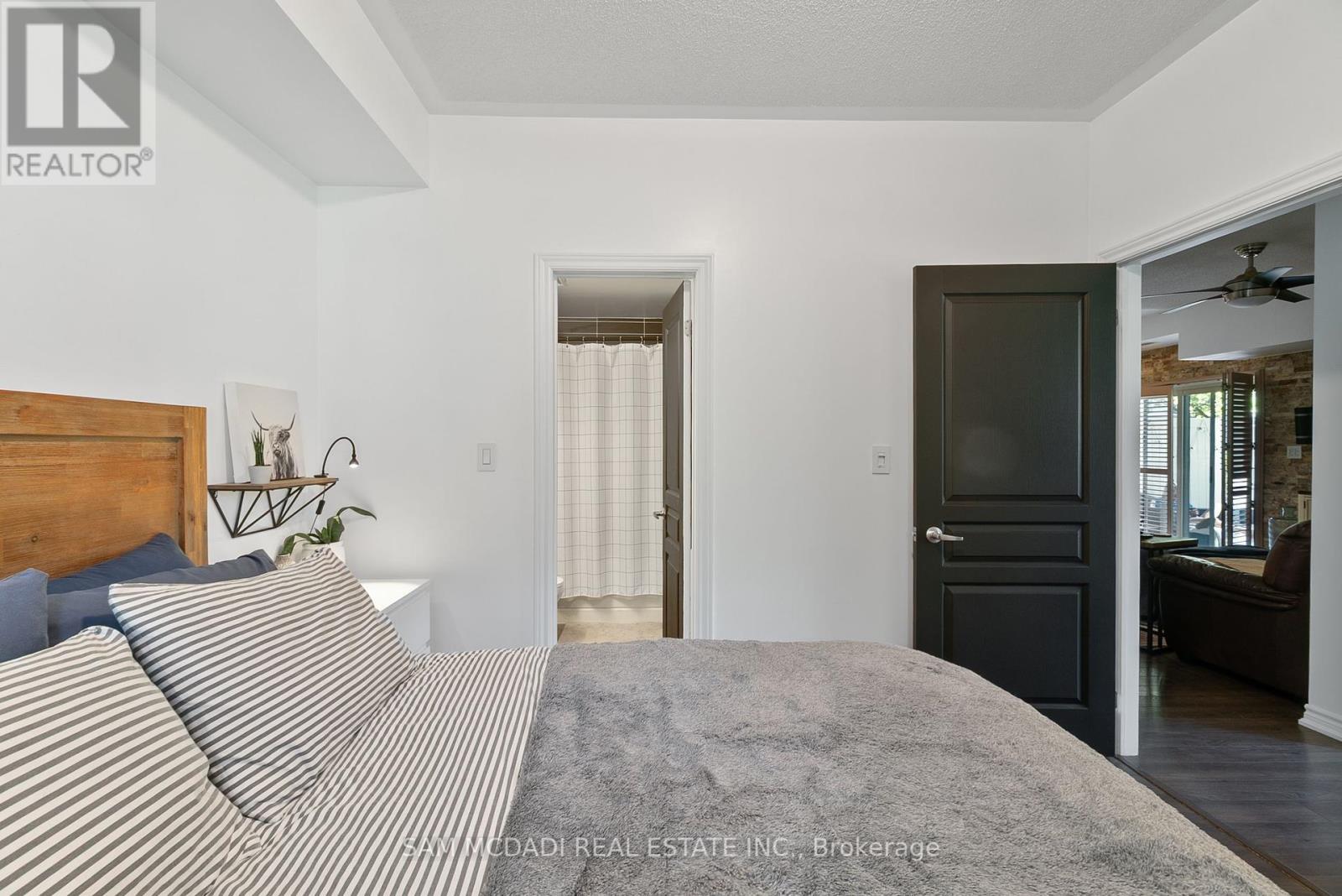 Photo 19 of 131 570 Lolita Gardens, Mississauga ON