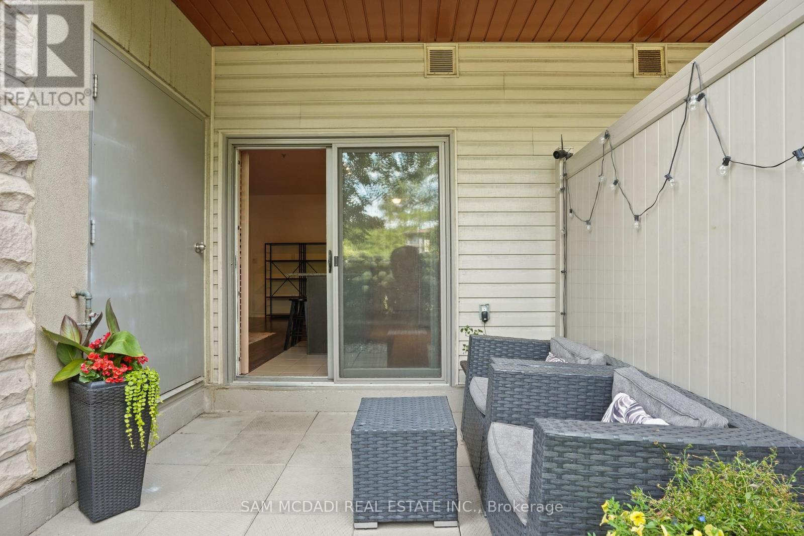 Photo 20 of 131 570 Lolita Gardens, Mississauga ON