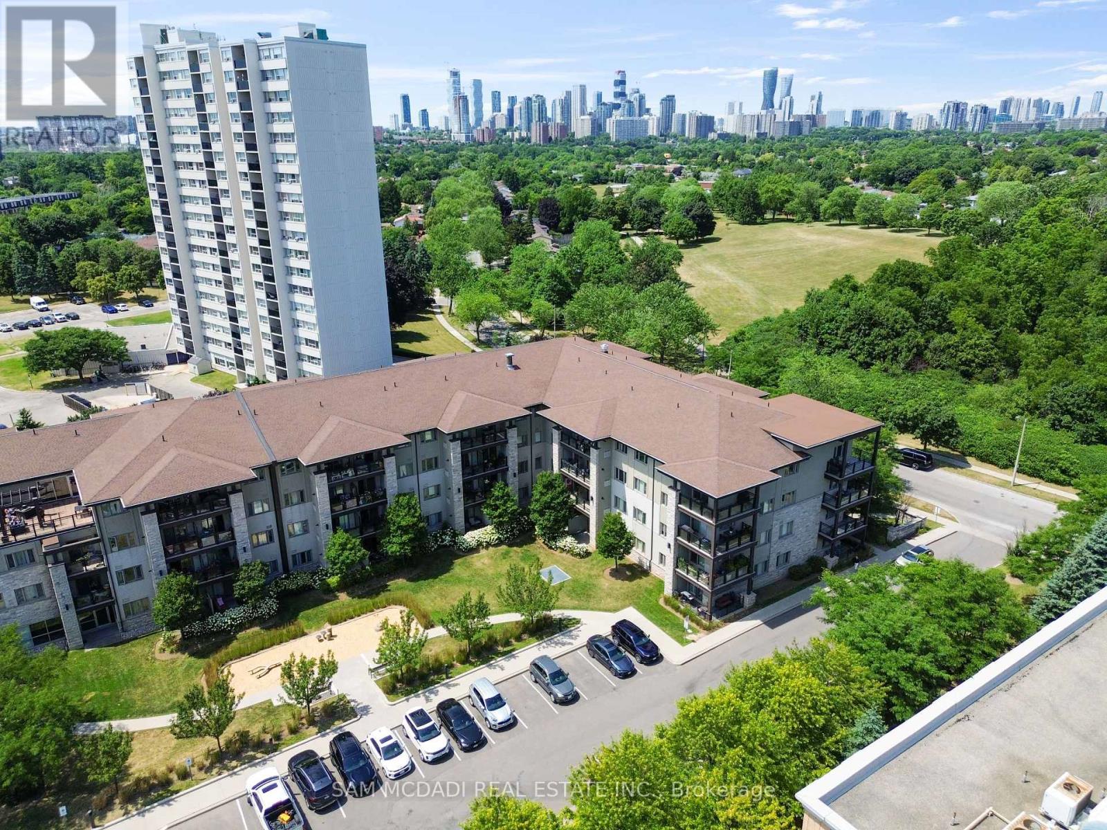 Photo 25 of 131 570 Lolita Gardens, Mississauga ON