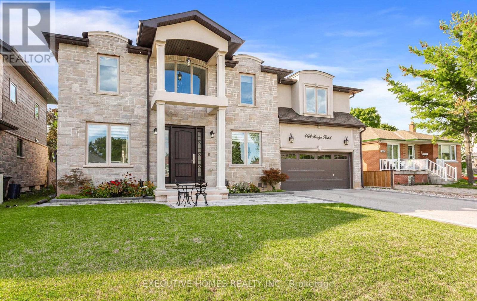 Photo 3 of 1469 Bridge Road, Oakville ON