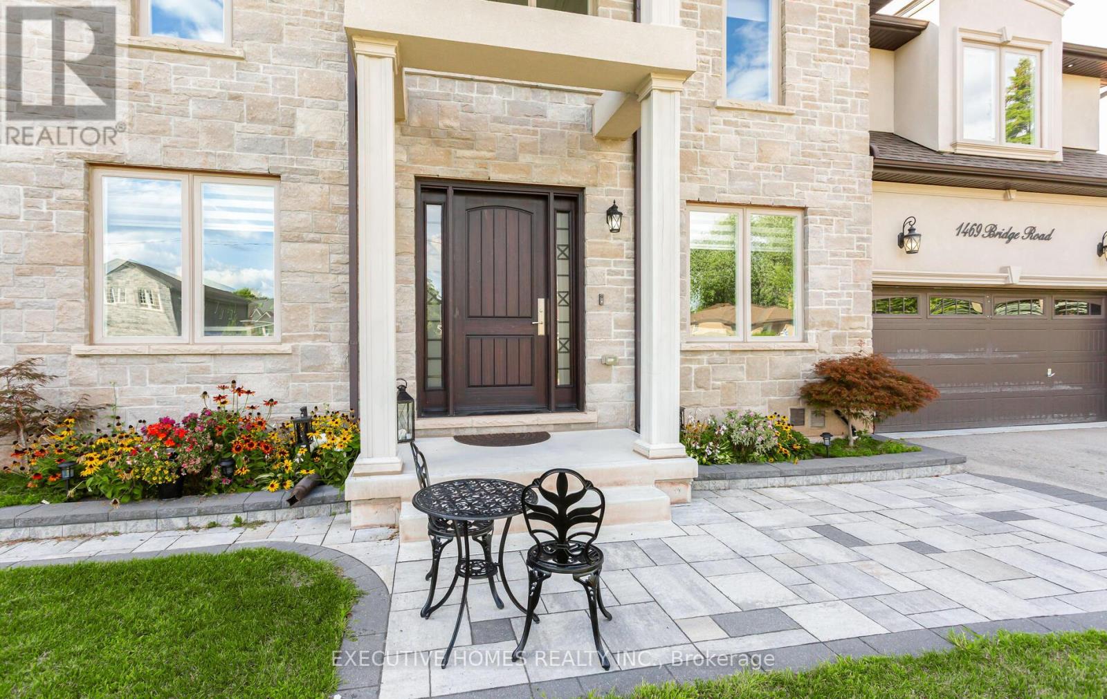 Photo 4 of 1469 Bridge Road, Oakville ON