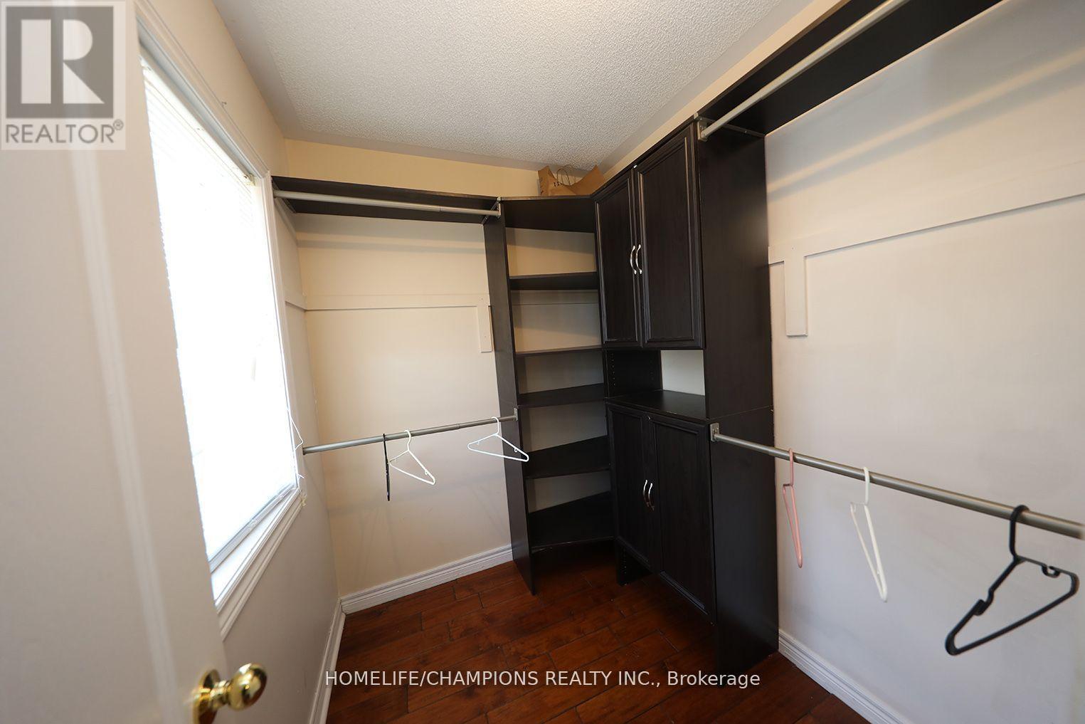 Photo 10 of 142 Estate Garden Avenue, Richmond Hill ON