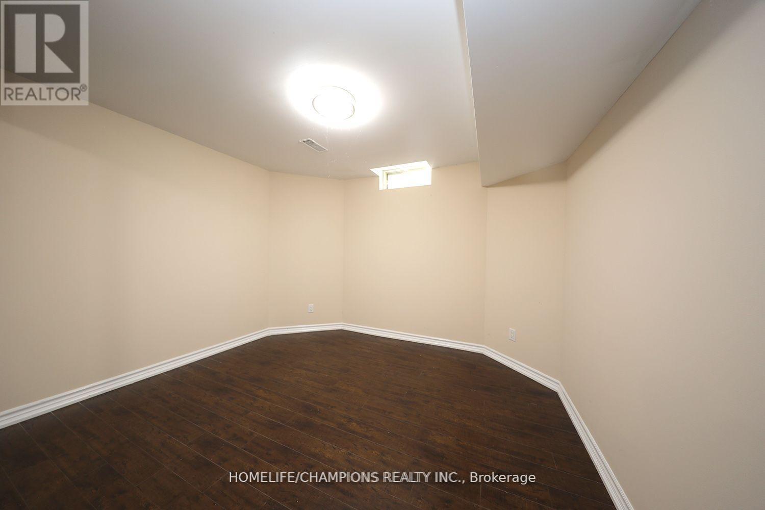 Photo 12 of 142 Estate Garden Avenue, Richmond Hill ON
