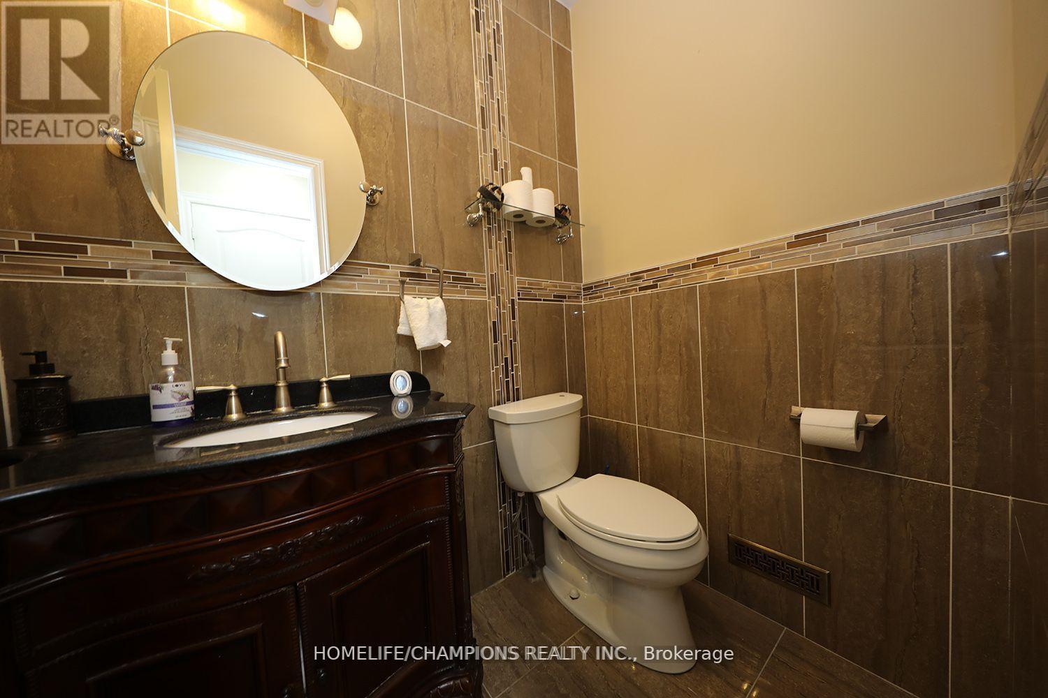 Photo 13 of 142 Estate Garden Avenue, Richmond Hill ON
