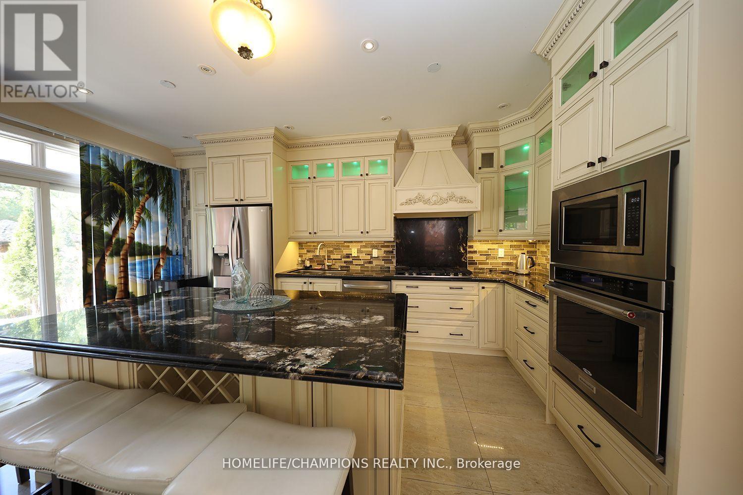 Photo 14 of 142 Estate Garden Avenue, Richmond Hill ON