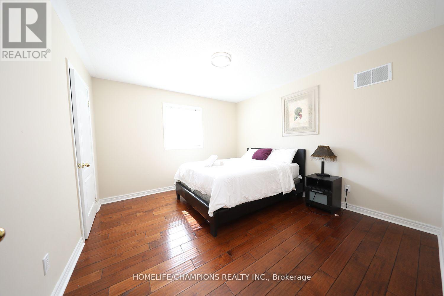 Photo 18 of 142 Estate Garden Avenue, Richmond Hill ON