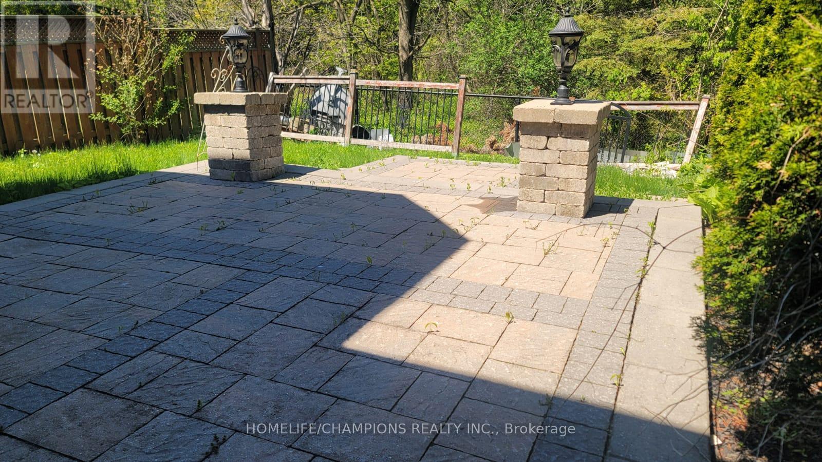 Photo 23 of 142 Estate Garden Avenue, Richmond Hill ON