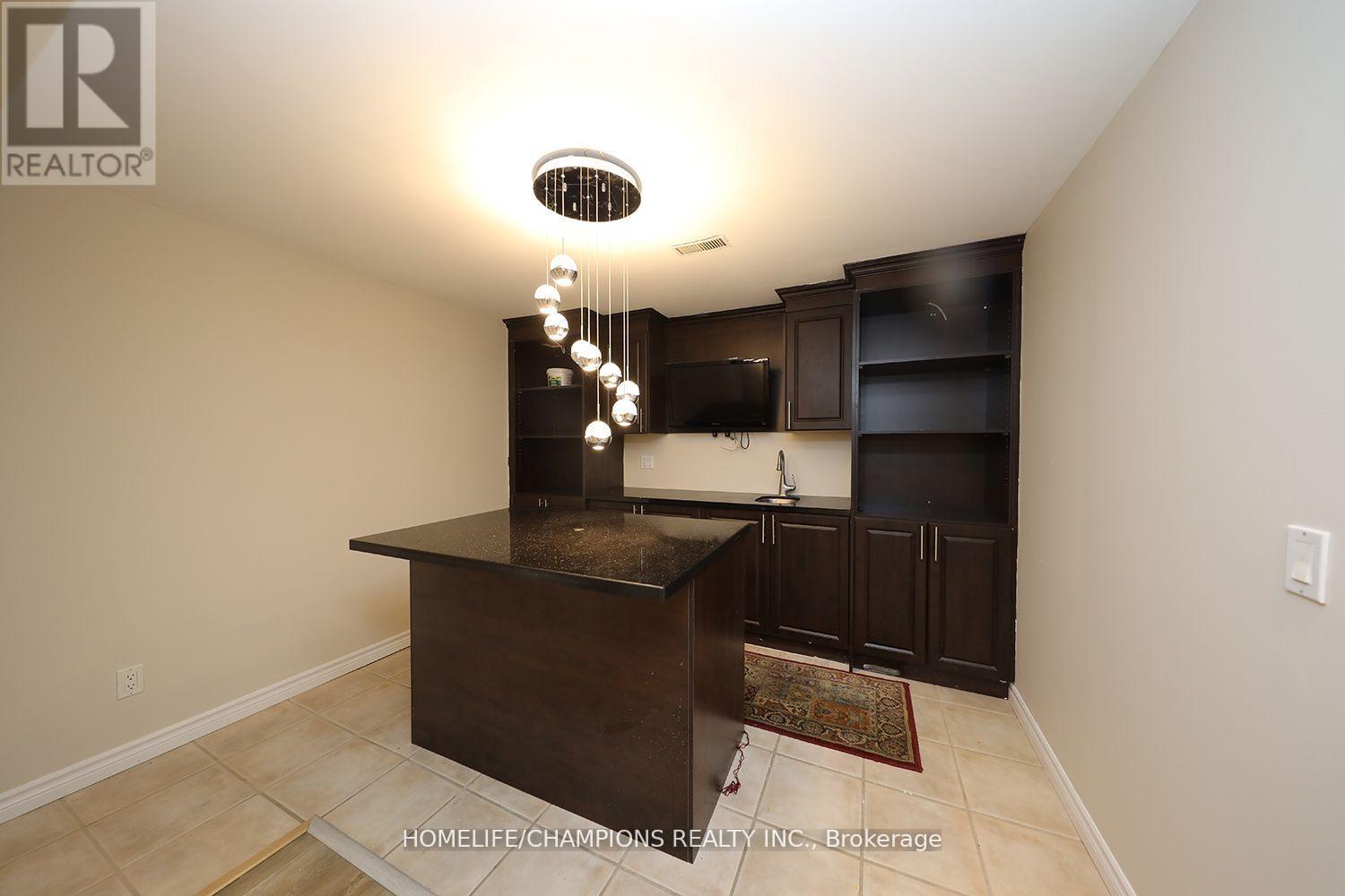 Photo 7 of 142 Estate Garden Avenue, Richmond Hill ON